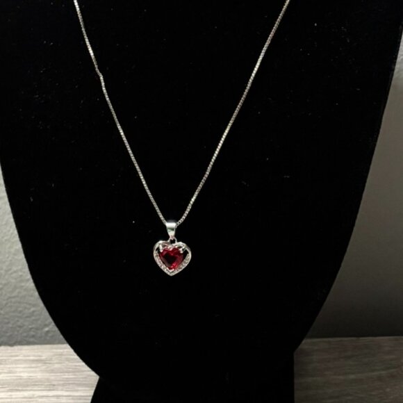.925 Ailana Laine Elegant Red Heart Pendant Necklace Sterling Silver Box Chain - Picture 2 of 7